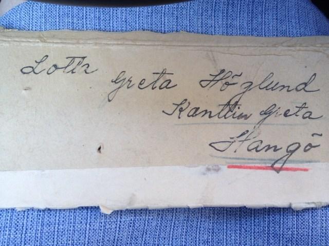 Sodan aikana talossa toimi kanttiini. Vanhan pakettikortin postileimassa lukee Fiskars ja luultavasti vuosiluku 1942